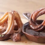 チョコディップ・チュロスの作り方 オーブンなし、バターなし、牛乳なしで簡単に作れる