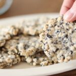 オートミールと黒ごまのさくさくクッキーの作り方＊卵なし、バターなし、はかりなしで混ぜるだけ簡単！