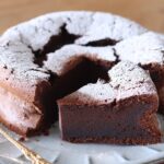 手作りバレンタイン♡ふんわり濃厚！オイルで作るガトーショコラの作り方：バターなし・生クリームなし｜HidaMari Cooking