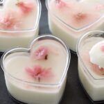 混ぜるだけで簡単に作れる🌸さくらのヨーグルトプリンの作り方：オーブンなし・卵なし｜HidaMari Cooking