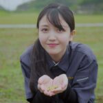 【乃木坂46】久保史緒里の衣装の色が保護色すぎて姿が見えない…