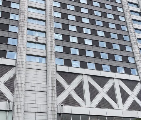 【乃木坂46】これはwww 東京ドームホテルの窓に手書きの『かずみんありがとう』の文字が！！！！！！