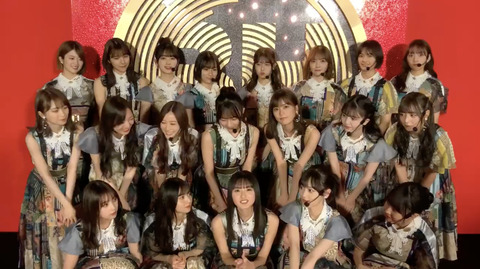 【動画あり】星野みなみ『ベストヒット歌謡祭』曲紹介している後ろでニコニコ笑顔・・・【乃木坂46】