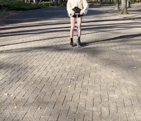 【SKE48】石黒友月がキックボードで公園を疾走する姿を撮影！！！
