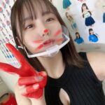 【SKE48】佐藤佳穂さん、なんの服を着ていこうかと言いつつ“線”を強調！