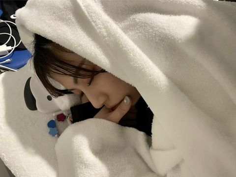 【SKE48】太田彩夏、荒井優希のずっと隠し持っていた寝顔を公開www