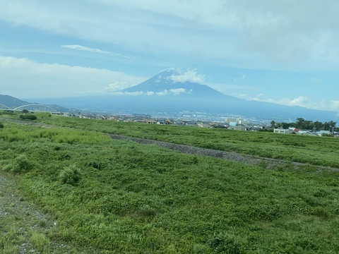 SKE48、AKB48元支配人 湯浅洋「久しぶりの新幹線からの富士山」