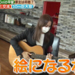 【櫻坂46】小林由依、スーツ姿でギターを弾く！