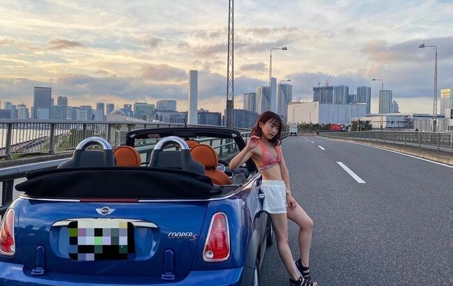 【AKB48】坂口渚沙がオープンカーに乗って水着グラビア【画像チーム8なぎちゃん】