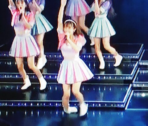【SKE48】衝撃的な1枚！！！グネっ…。川嶋美晴の右足が凄いことに…