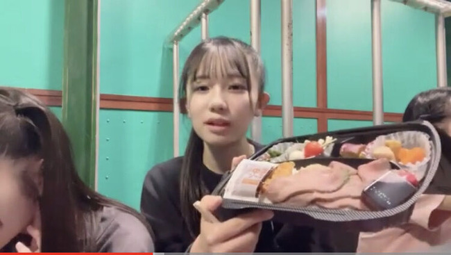 【AKB48劇場】17期研究生公演で支給されたお弁当をご覧下さい……🍙…🍱