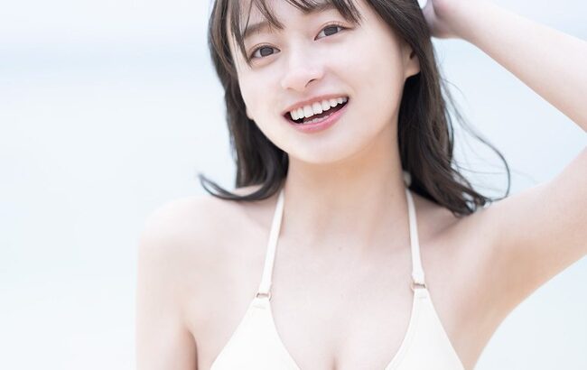 「緊張しました」日向坂46影山優佳（21才）、透明感溢れる水着姿初披露！透き通るような素肌「楽しんでいただけたら嬉しいです！」