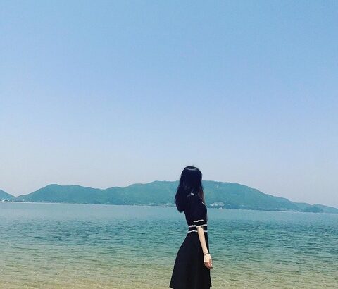 【SKE48】谷真理佳「夏を感じました☀ 綺麗な海と記念に写真撮ったのですが眩しくて目が開けませんでした笑」