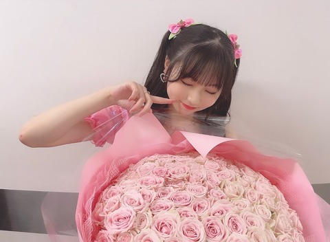 SKE48平野百菜百菜だから100本のバラの花束をファンの方からいただきました