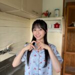【AKB48】18期エース秋山由奈ｃ配信中パ〇ツが見える放送事故？【ゆなちゃん】