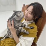 元AKB48横山由依「ビス（猫）と一緒に撮影していただきました🐱❤」【anan・ゆいはん】