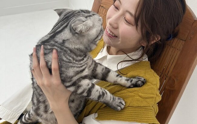 元AKB48横山由依「ビス（猫）と一緒に撮影していただきました🐱❤」【anan・ゆいはん】