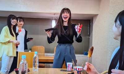 【櫻坂46】向井純葉、夏鈴ちゃんの肩を食べて怒られる