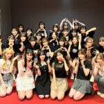 【朗報】最新の17期18期19期集合写真ｷﾀ━━━━(ﾟ∀ﾟ)━━━━!!【AKB48挨拶まわり 福岡公演 HKT48メンバーとも写真を撮る】