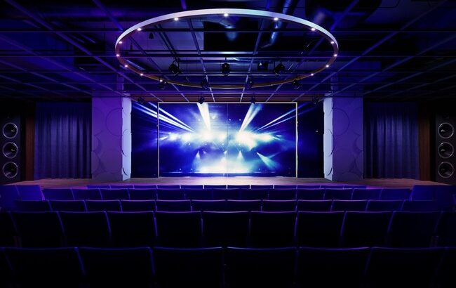 【朗悲報】秋元康プロデュース 男性アイドルグループ専用劇場がAKB48劇場にソックリwwwwww