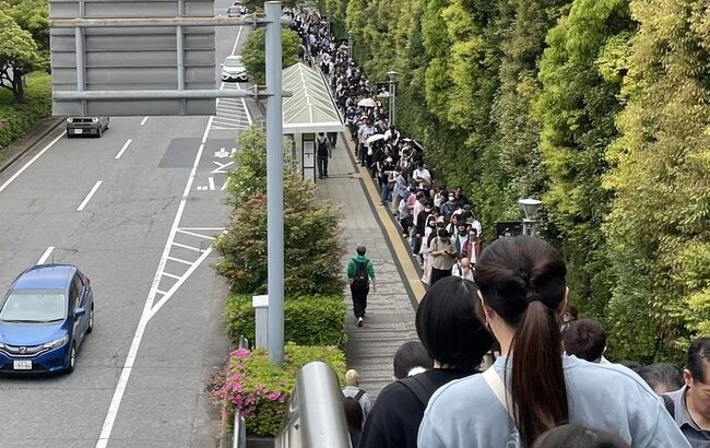 【朗報】AKB48東京握手会、待機列が凄い事になってるｗｗｗ