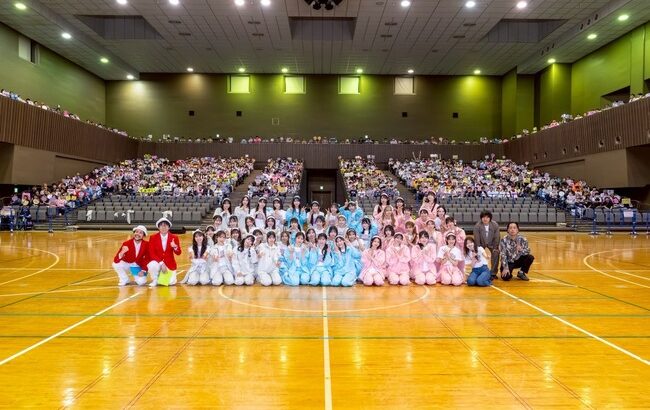 【画像】AKB48のファン層をご覧下さい！今日のAKB運動会は女ヲタ多かった！カップルも多かった