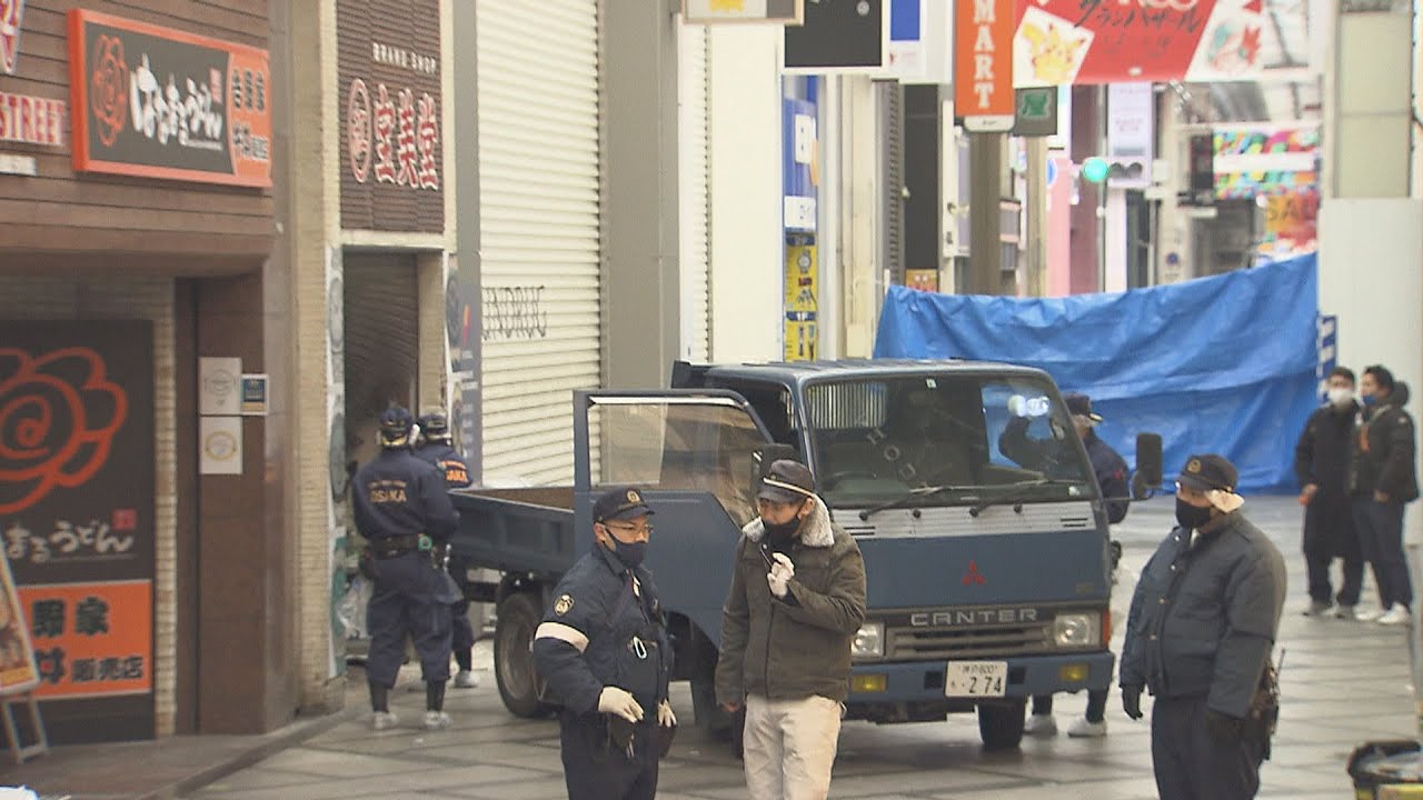 ブランド品販売店にトラック突っ込む…男はシャッター壊せず車を残し逃走　窃盗目的か(2021年12月28日)