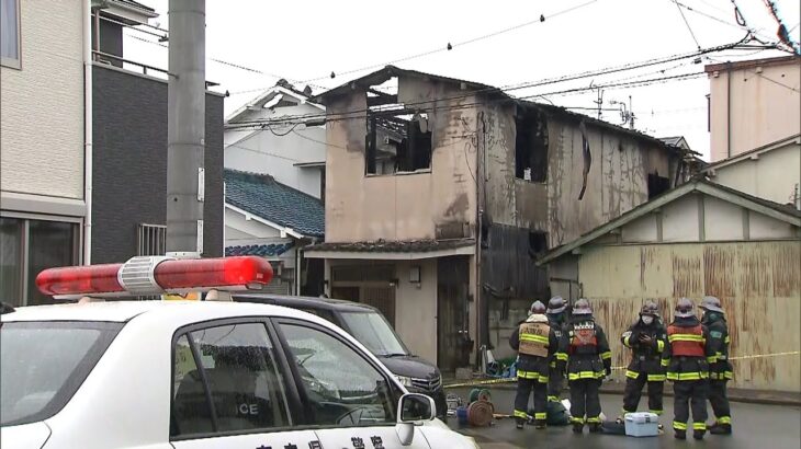 住宅火災で１人の遺体…住人１人と連絡取れず　別の住人男性は全身やけどで病院搬送（2022年1月6日）