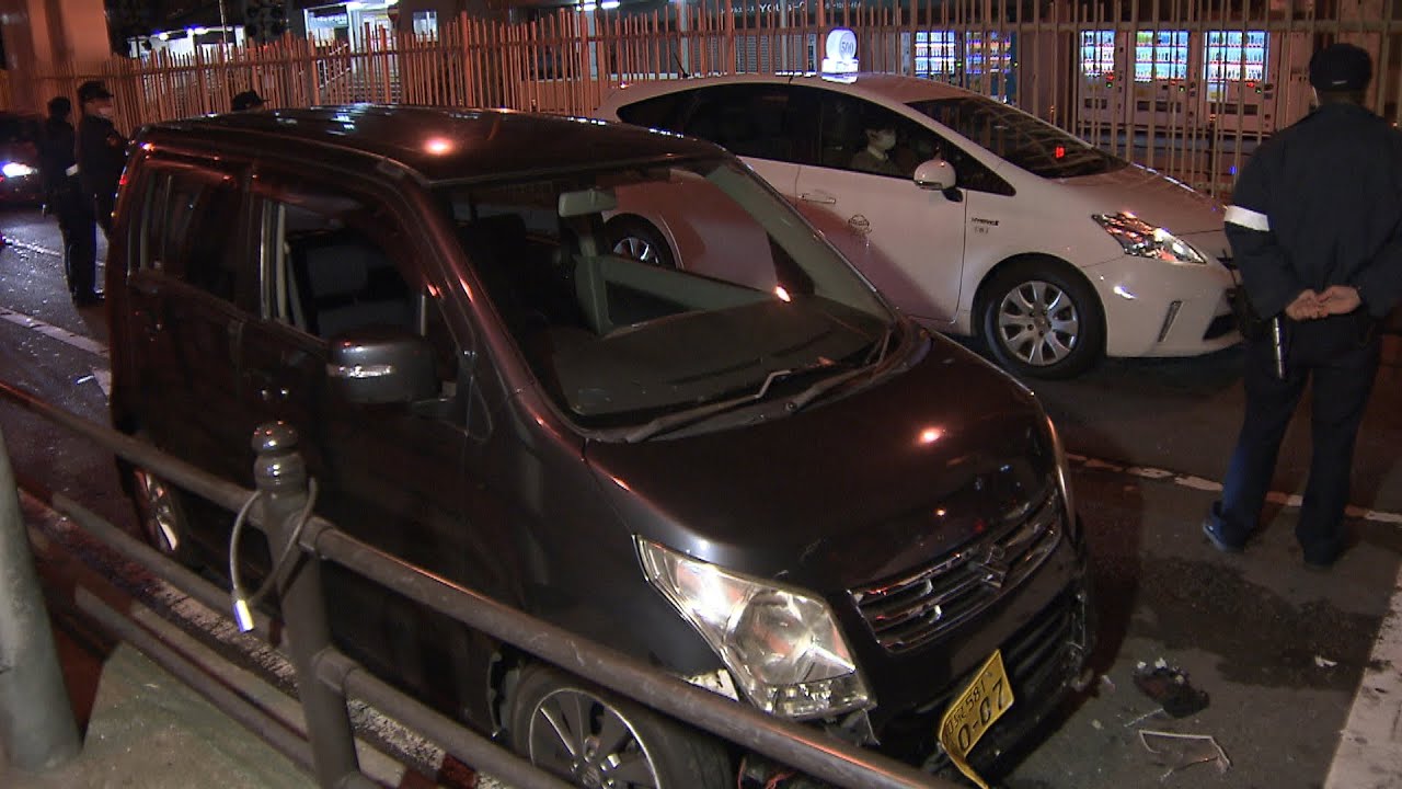 ハンバーガー店に車突っ込む　運転していた男は現場から逃走…逃走中にタクシーと事故を起こし軽傷負わせ逮捕(2022年1月12日)