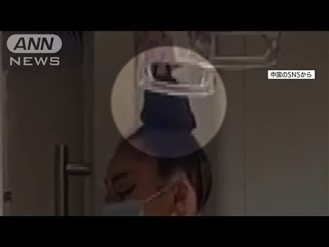 つり革に足をつかずに“ぶーらぶら”　中国の地下鉄で迷惑動画撮影(2022年1月21日)