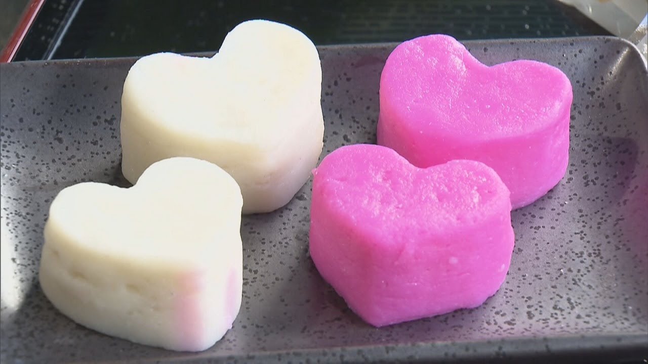 もうすぐバレンタインデー　京都・宮津市の老舗かまぼこ店でハート型のかまぼこ作り