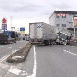 トラックが反対車線にはみだし衝突　交差点信号機が４時間滅灯　神奈川・厚木市