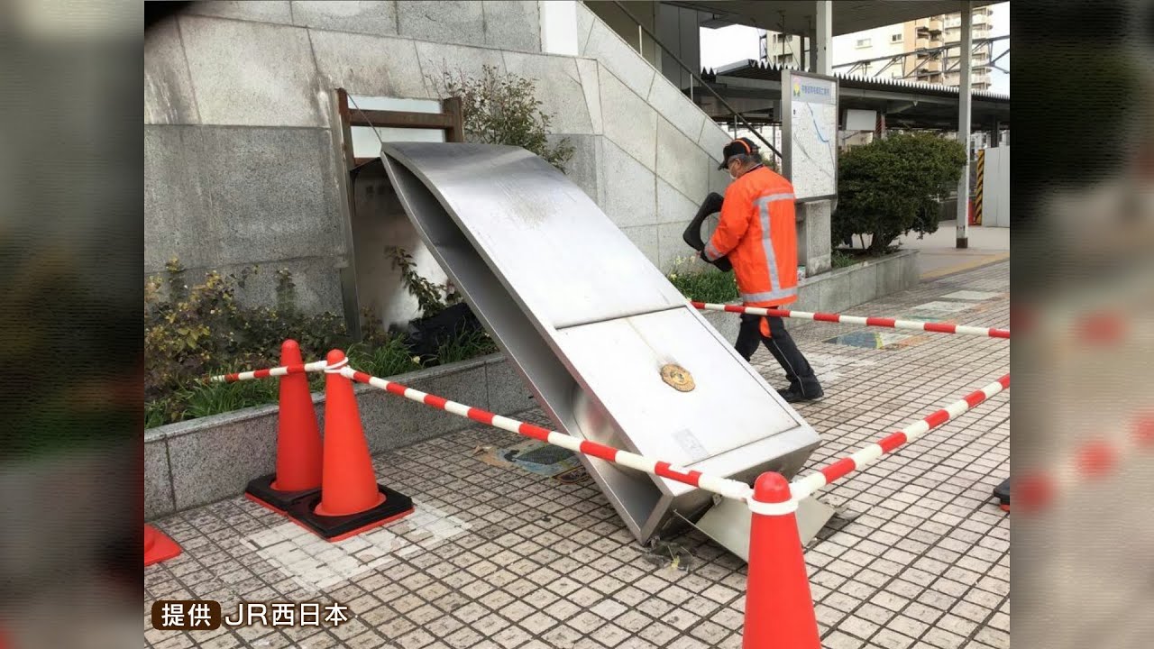 高さ４ｍの「時計台」突然倒壊…ＪＲ平野駅前の広場　旧国鉄時代に寄付され経年劣化か（2022年2月23日）