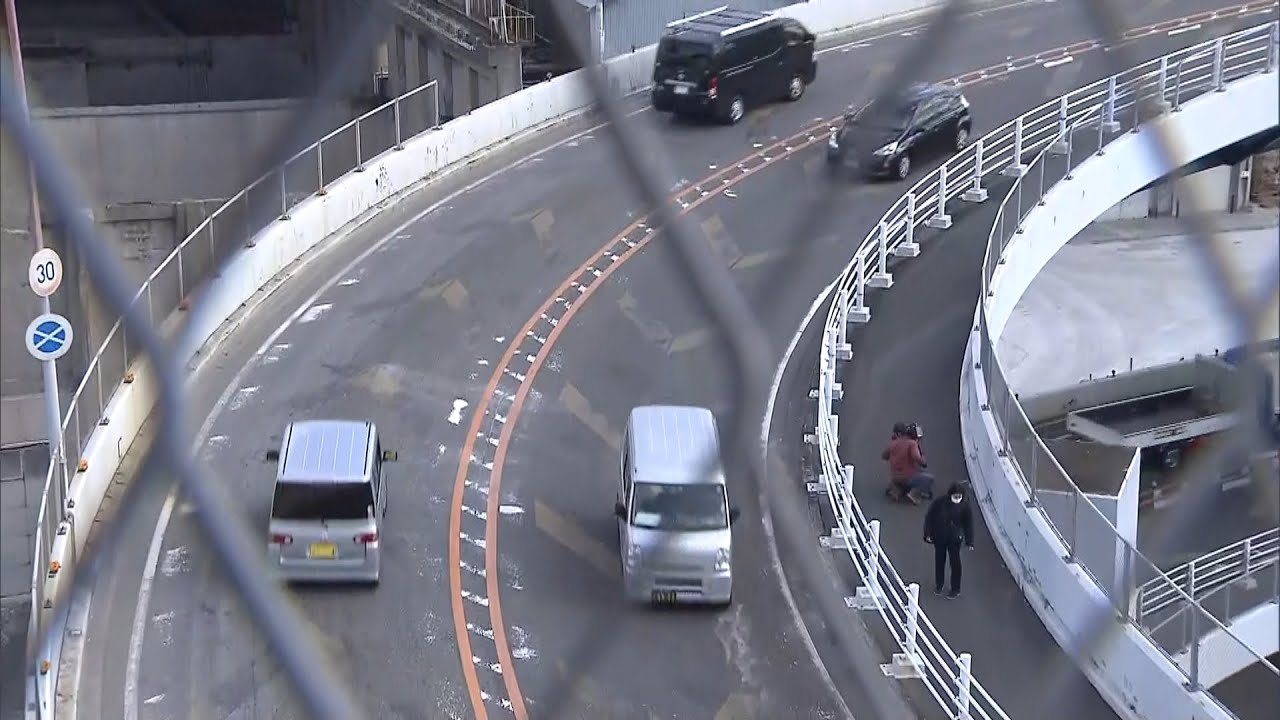 車2台が正面衝突し1人死亡…片方の車運転の人物は車放置し立ち去ったか 警察が捜査(2022年2月24日)