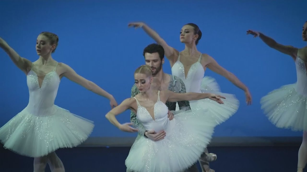 ウクライナのバレエ団がパリ公演で満席 フランスに残るダンサーも