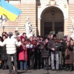 ウクライナのオーケストラ 戦争終結訴え野外コンサート