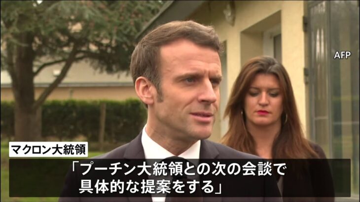 ロシアのテレビ「戦争反対」で拘束ジャーナリスト 仏大統領が保護を申し出