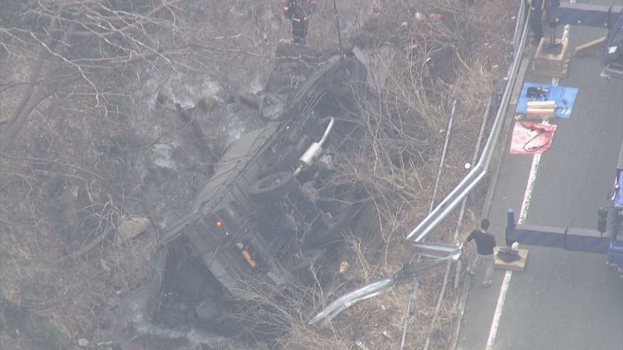 自衛官1人が意識不明の重体　自衛隊車両が道路から川に転落　警察などが救助　滋賀・高島市（2022年4月11日）