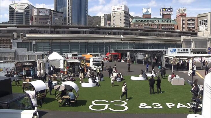 ＪＲ三ノ宮駅直結の広場が期間限定でオープン！人工芝が広がり「子ども来やすいかな」（2022年4月1日）