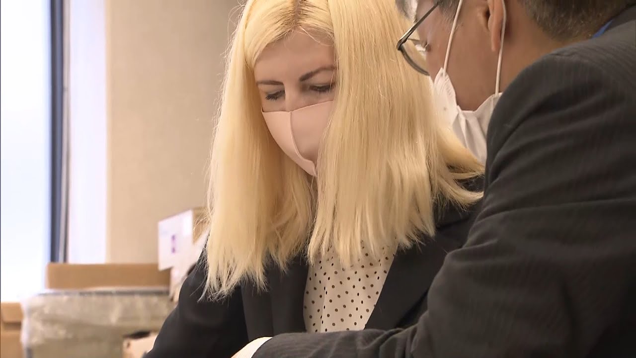 避難してきた女性が日本の学校に初登校　日本語を学び避難者を世話する「メンター」に（2022年4月15日）
