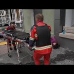救助中も大きな爆発音「安全な場所もはや存在しない」　ハルキウで5人死亡(2022年4月18日)
