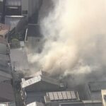 大阪市生野区の住宅で火事　男性が意識不明で搬送…２０代女性がケガ　消火活動中（2022年4月20日）