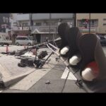 トラックと乗用車が衝突　はずみで信号機が倒れ　乗用車が飲食店に突っ込む　大阪・淀川区