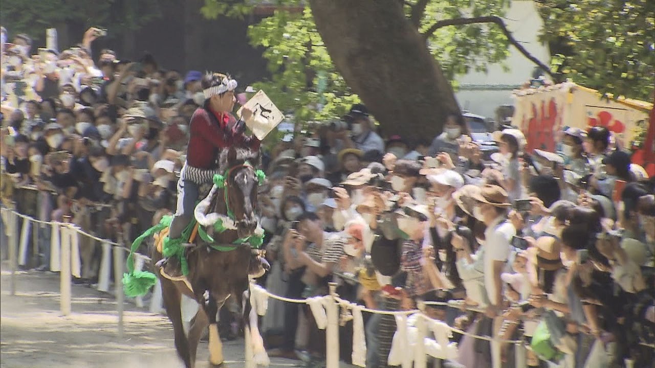 京都・藤森神社で駈馬（かけうま）神事　落馬したと見せかける「藤下がり」など迫力の技を披露