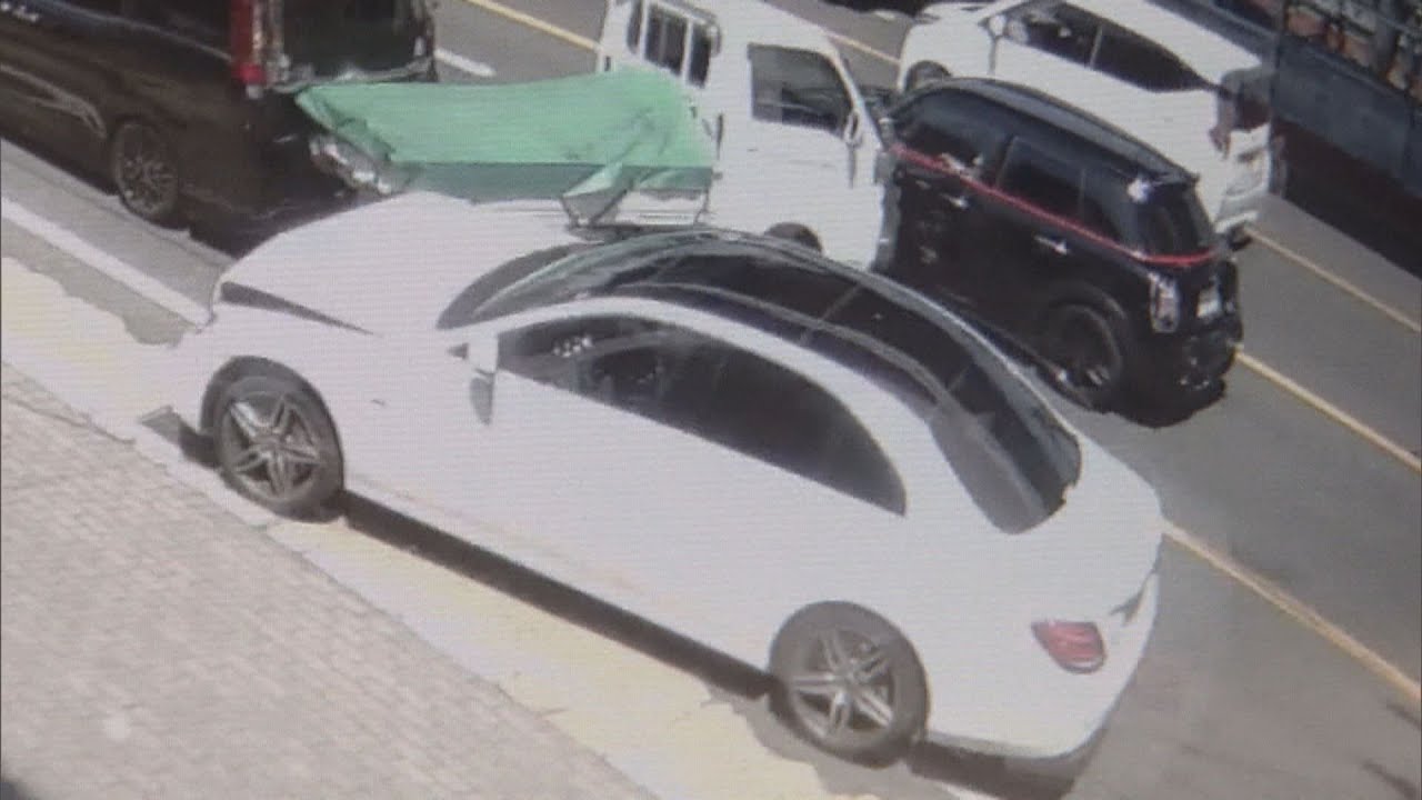 神戸・長田区の国道で自動車６台絡む事故　８人がケガ　事故を起こした車は道路脇の工場に突っ込む