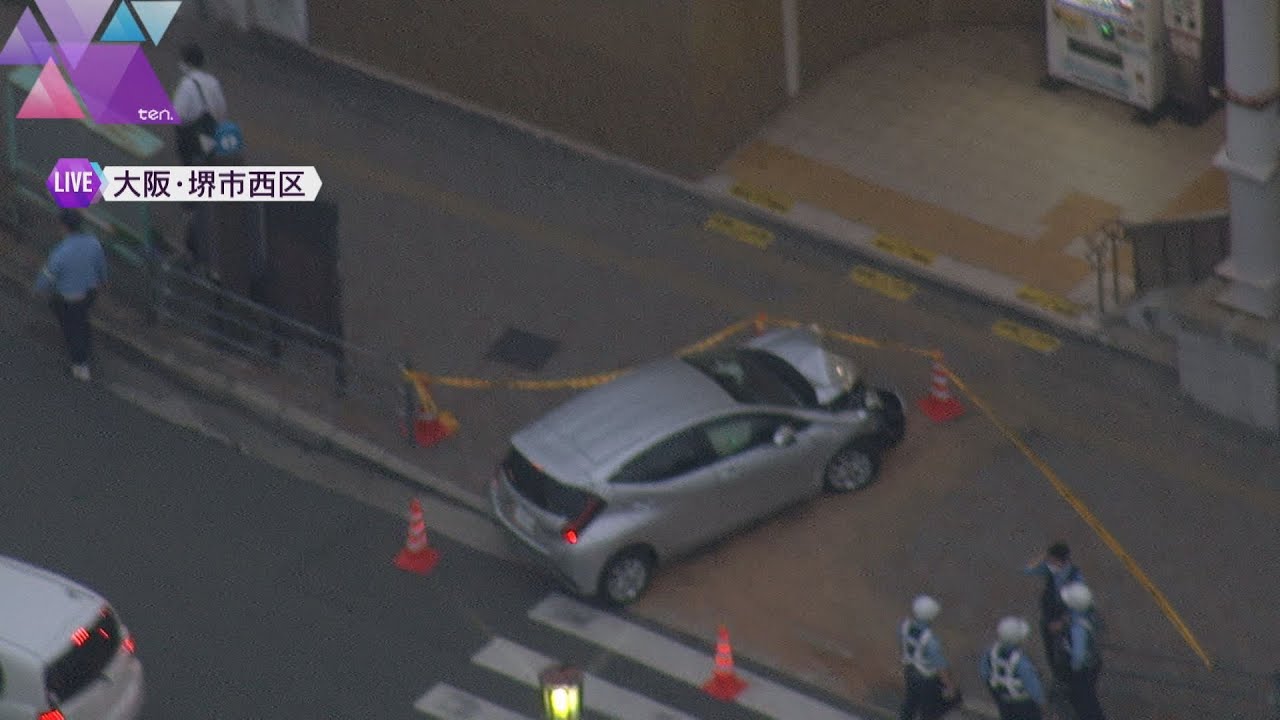 駅前の歩道に乗用車突っ込む　自転車の女性が巻き込まれ軽傷　運転の女性も軽傷　大阪・堺市