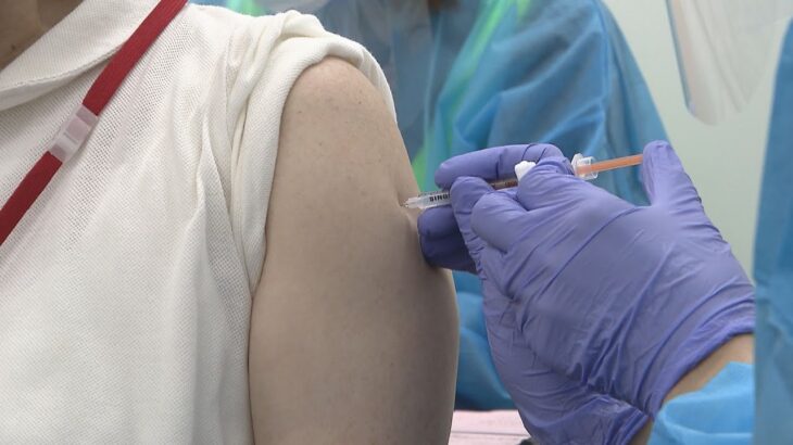 大阪市　新型コロナワクチン４回目の集団接種始まる　市内３か所の会場で１日に約６００人接種可能