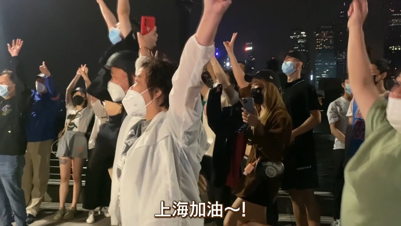 深夜に歓喜する人々…午前１時にスーパーも開店　上海で２か月続いたロックダウン解除（2022年6月1日）
