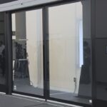 ＪＲ西　世界初のホームドア公開　異なるドアの数や位置を識別　来春開業予定「うめきた新駅」に導入へ