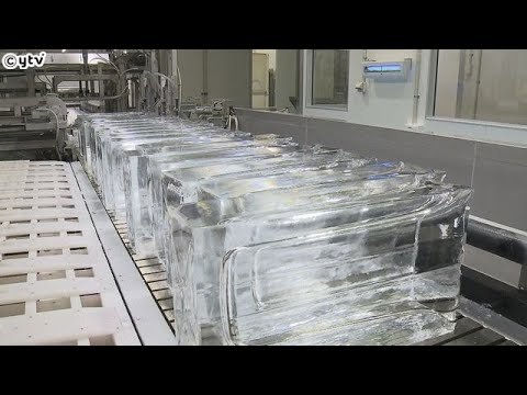 【兵庫・太子町】“氷”の製造がピーク　連日の猛暑で生産増　１日あたり約１００トンの氷柱が作られる